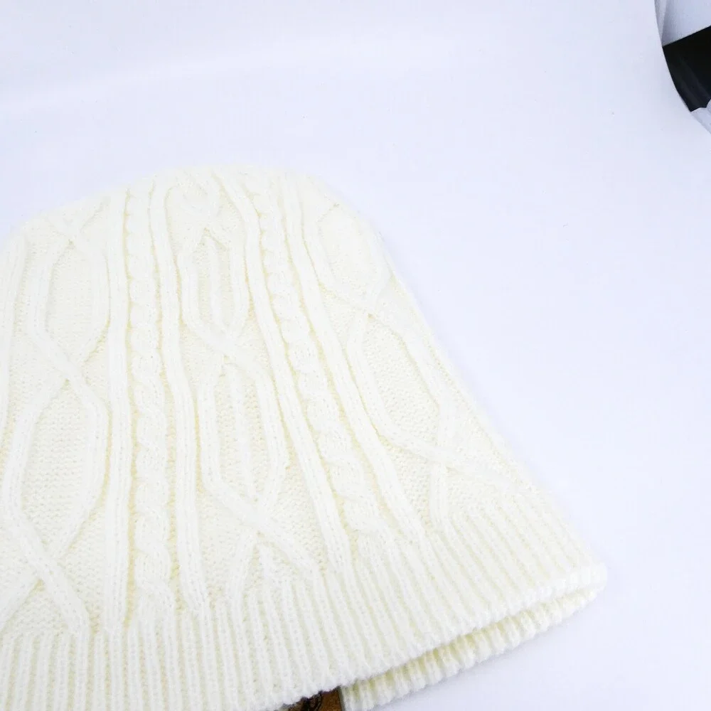 Cobra Winter Hat Womens One‎ Size White Cable Knit Preppy Cap Car Ouray Sports